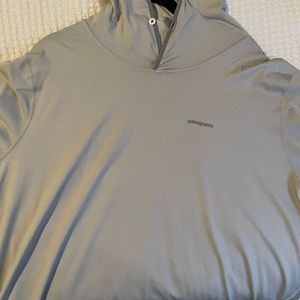 Mens patagonia lightweight hoodie size L in grey